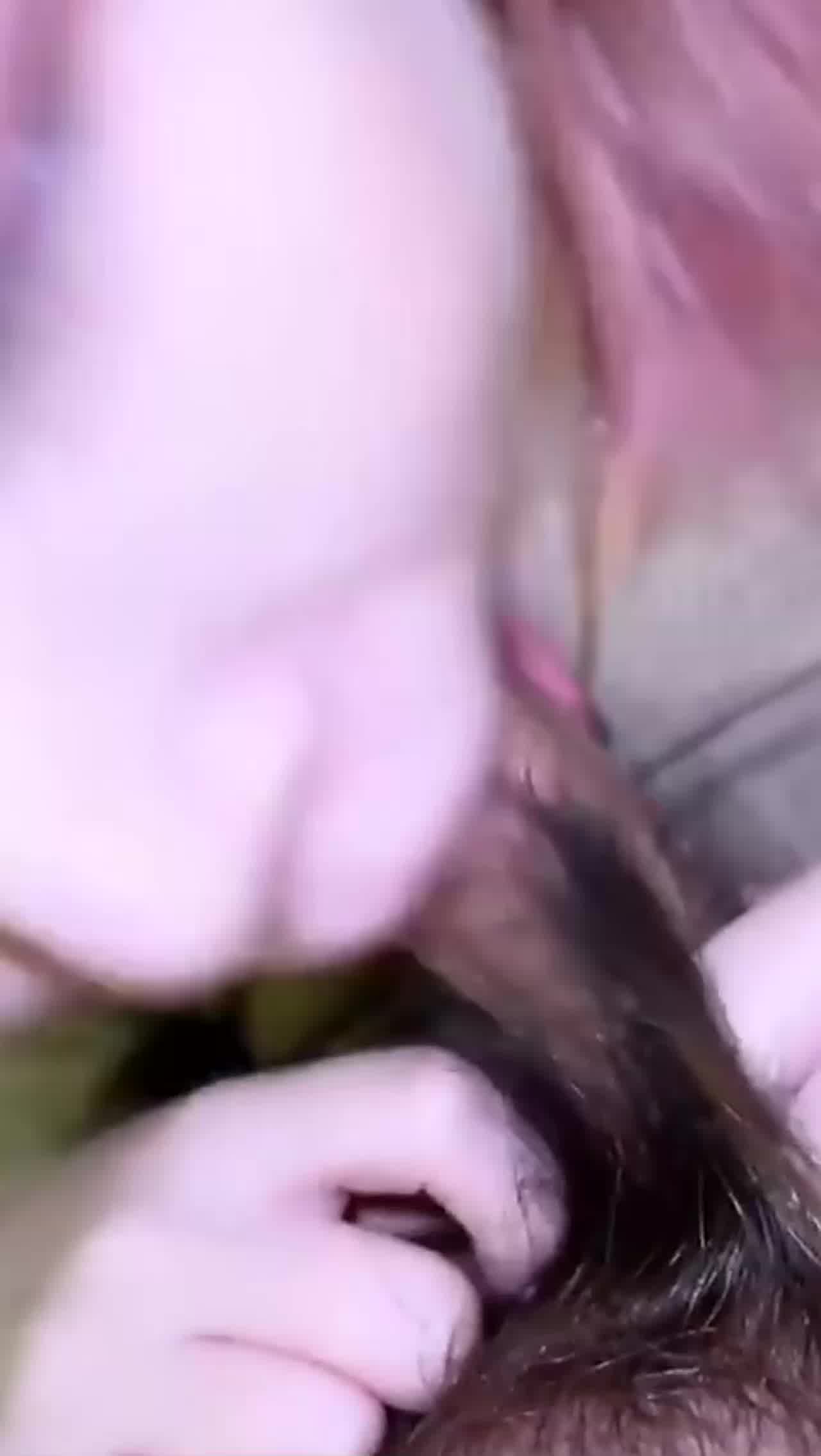  口爆粉色头发学生妹，裹的真好 的剧照3