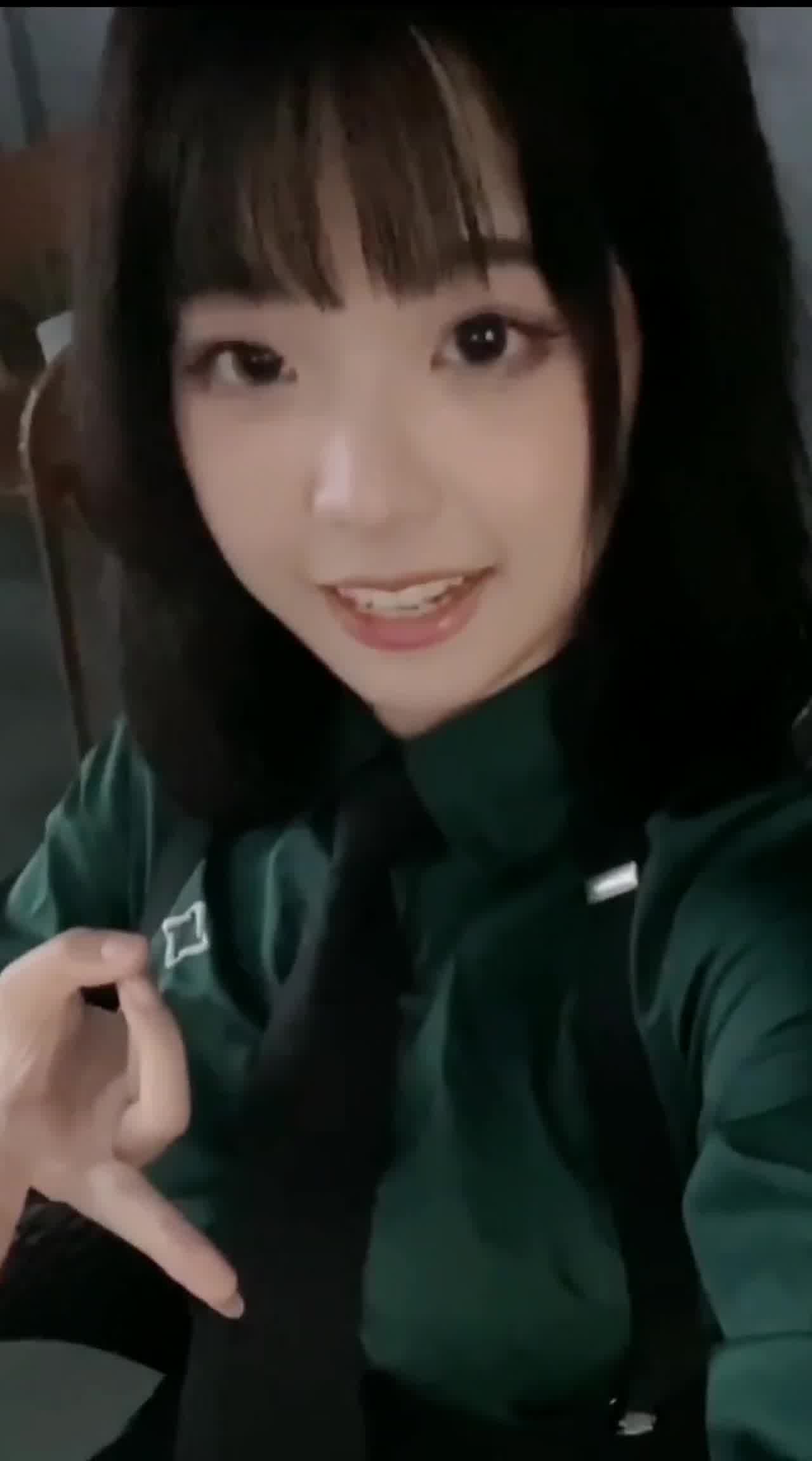  广州漫展带回来04年学生妹调教成母狗 的剧照8