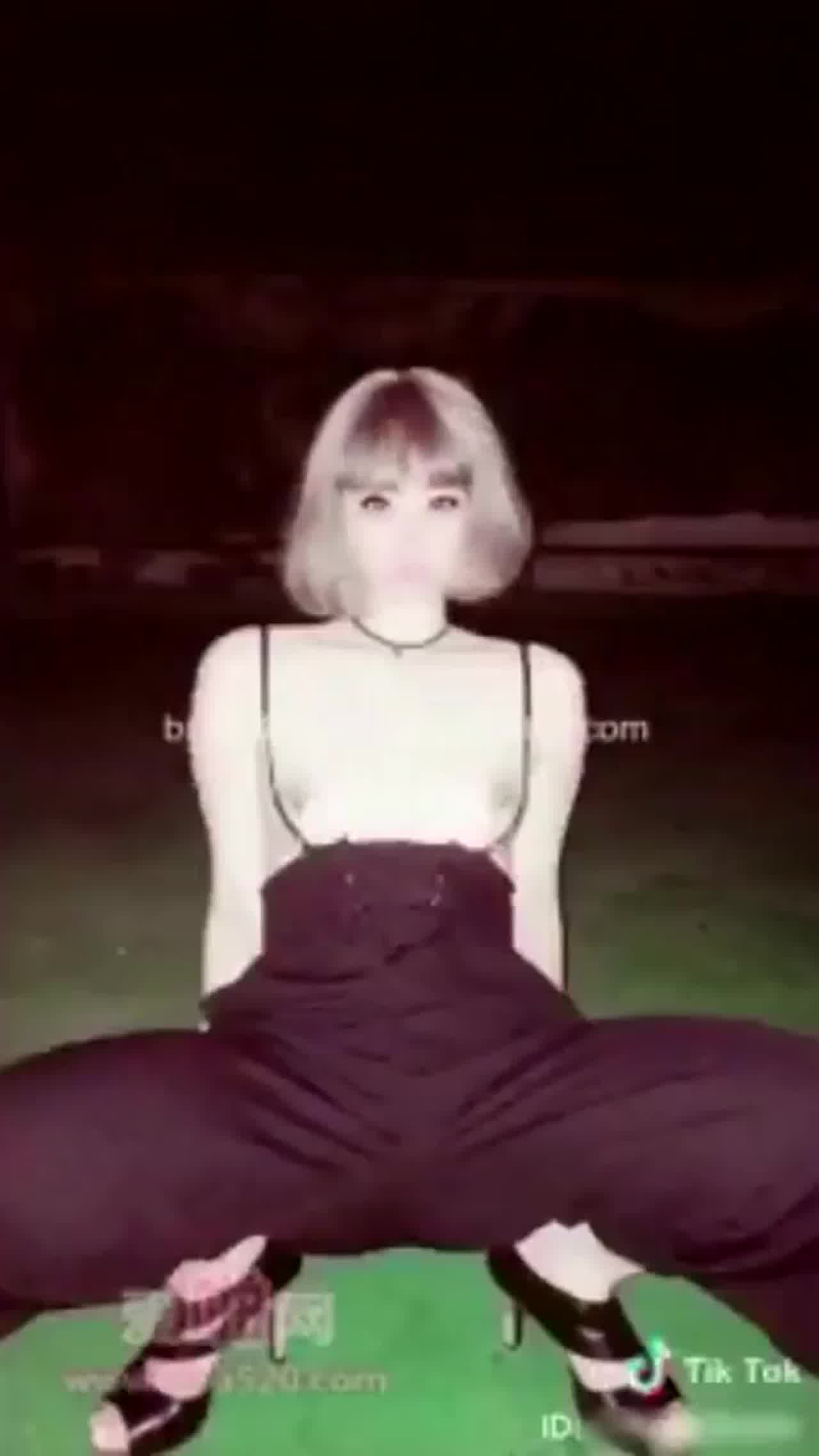  抖音各种疯狂不雅小视屏发骚爆奶等合集让你一次爽到射笑到尿 的剧照2