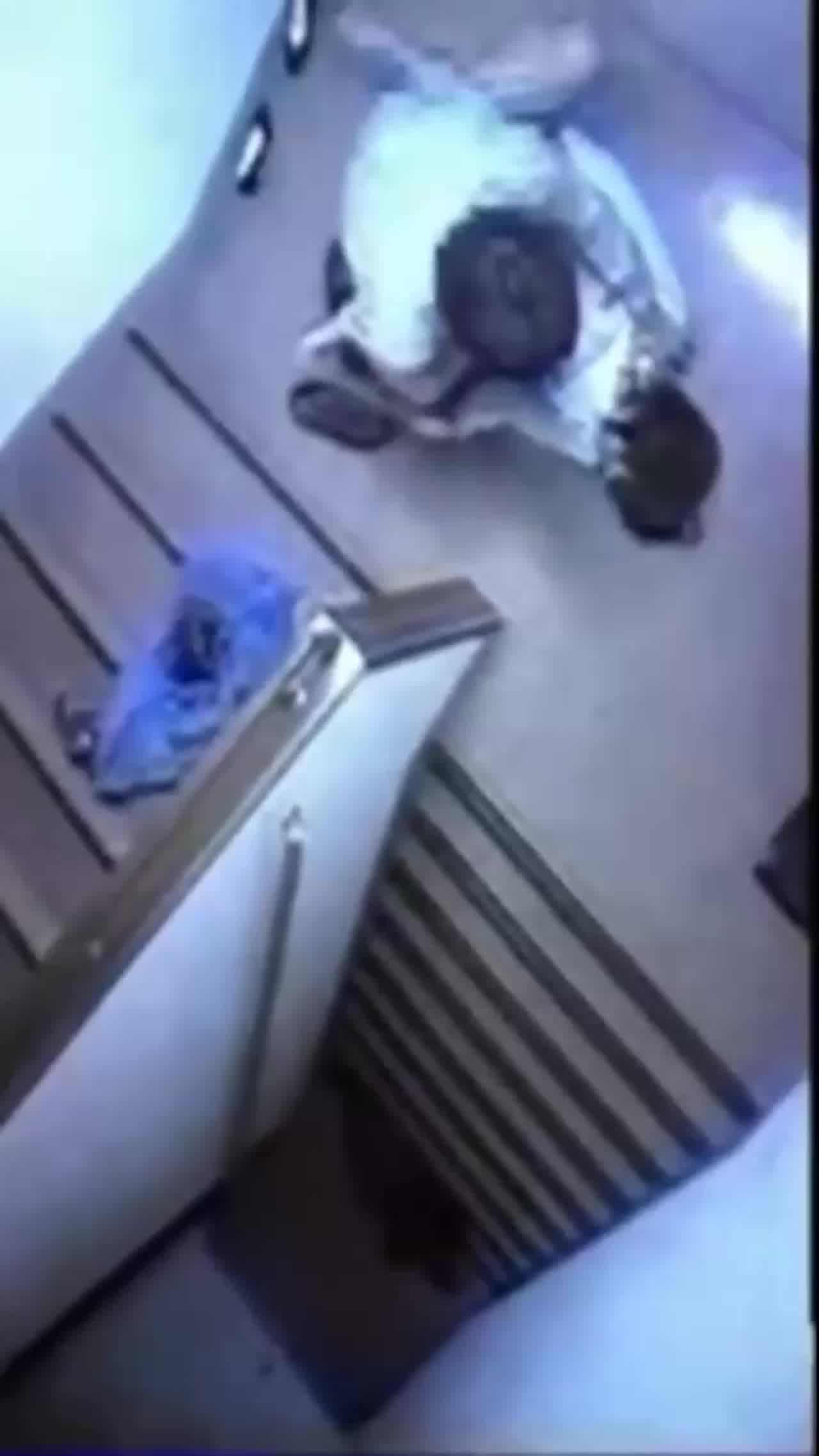  【稀缺资源】真实强奸轮奸越反抗越刺激！可怜的女人们场面过于残忍，全网最全合集！ 的剧照6