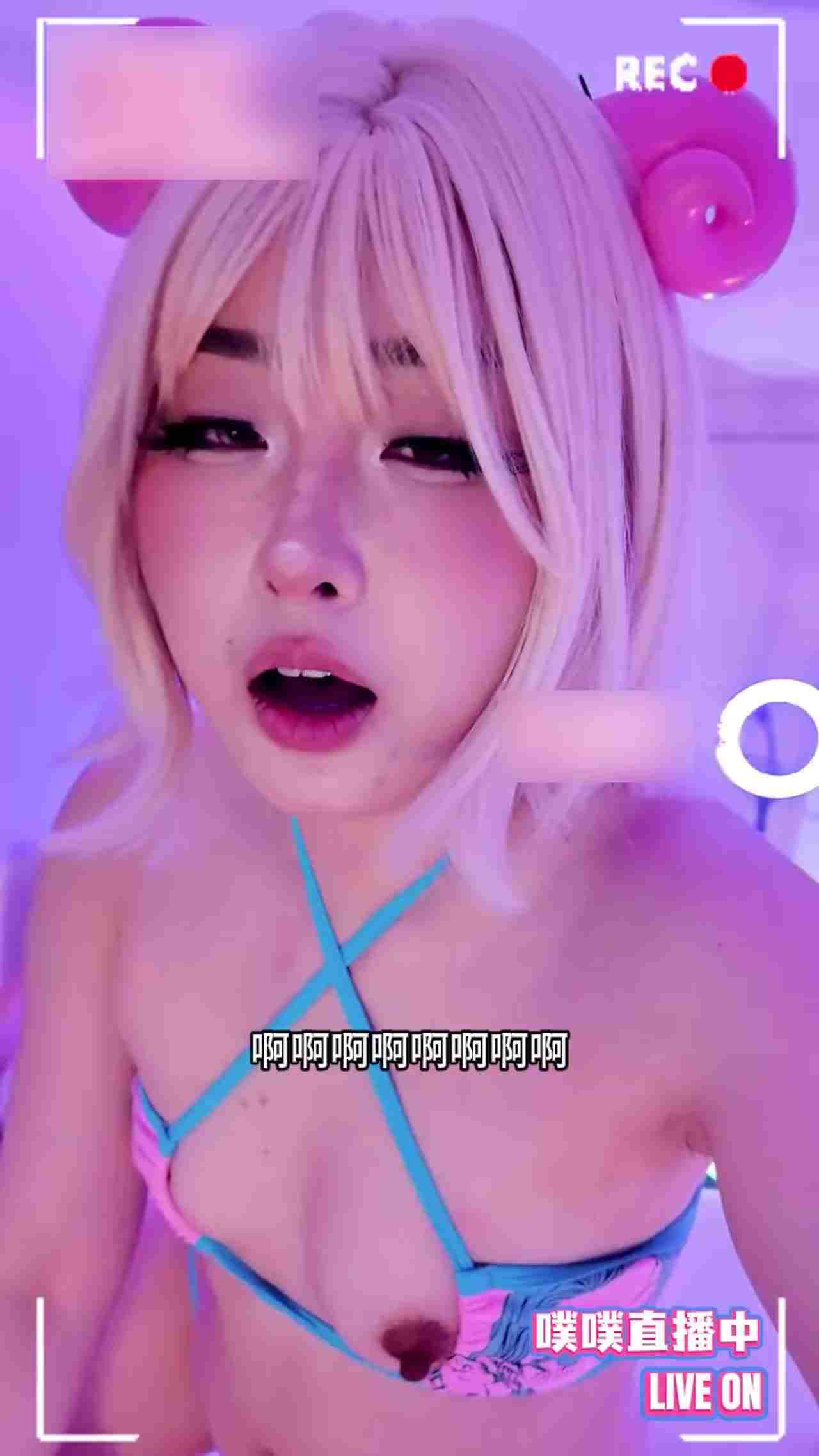  自购推特高颜值阿黑颜女神-真的是把反差感做到了极致，边被后入边吐舌说着骚话，给这反差感性格打了满分 的剧照9