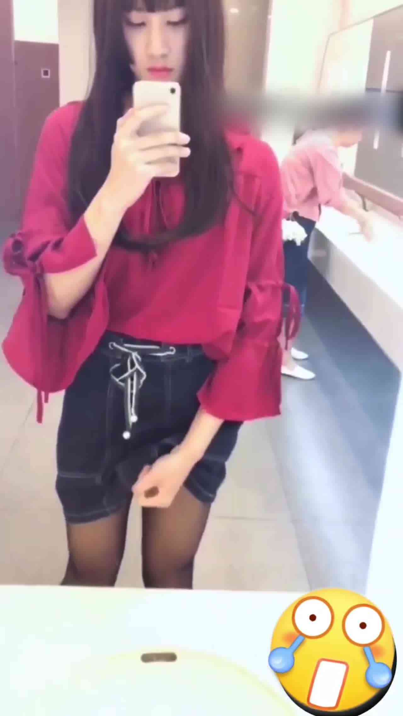  可爱伪娘露出那大根 吓死了 的剧照3