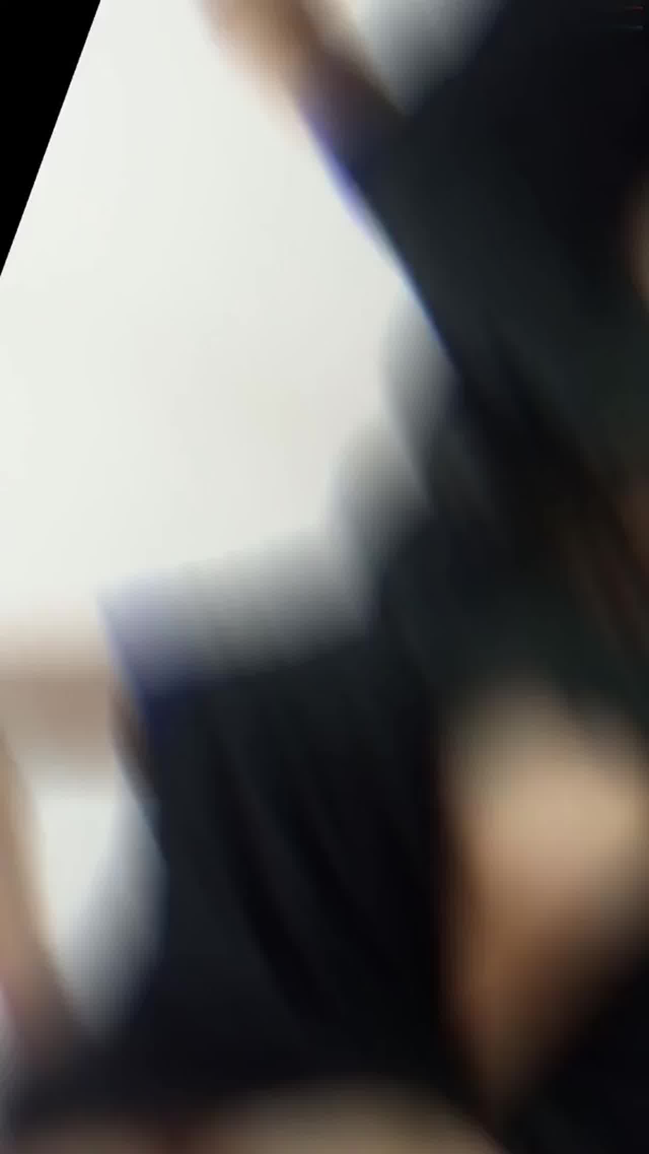  短发美少女尝试情色抖音 的剧照3