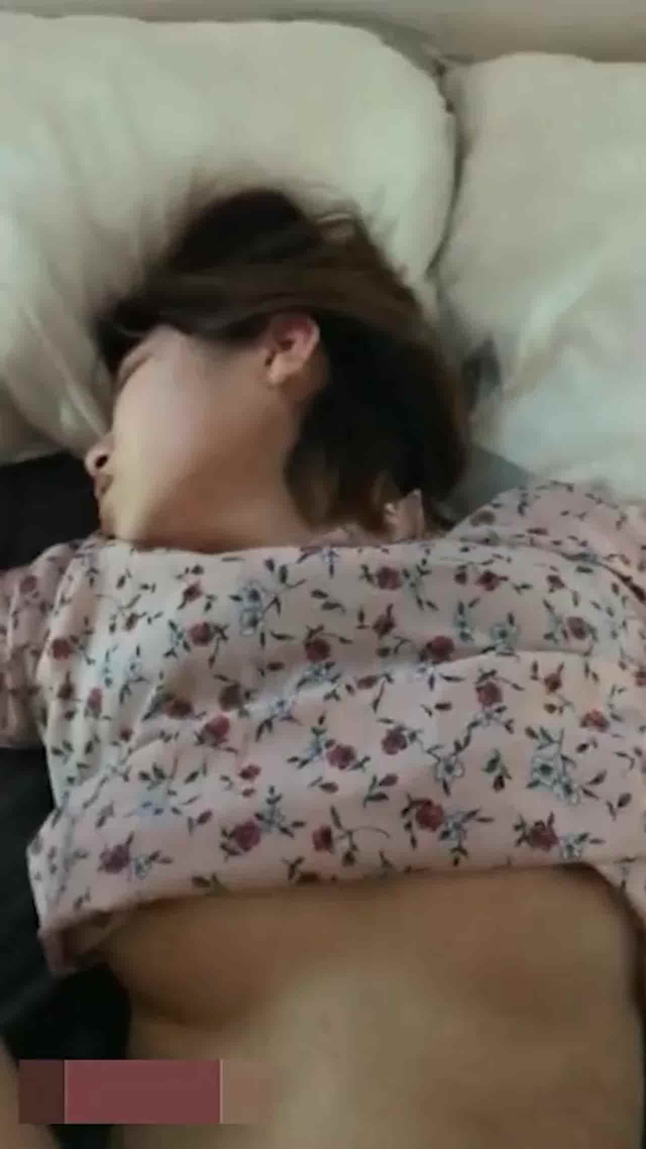  丰满极品大奶学生妹纸销魂奶子波动 的剧照2